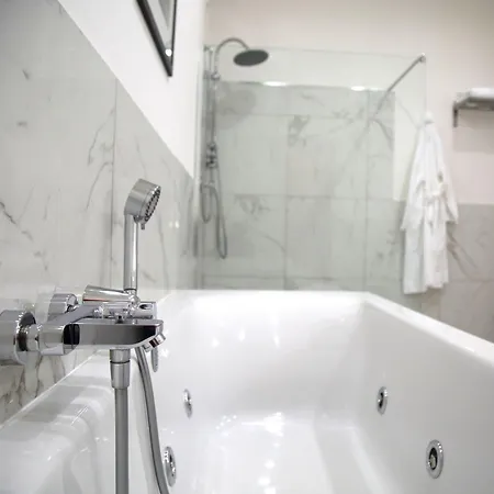 Stelle The Businest 4* Naples