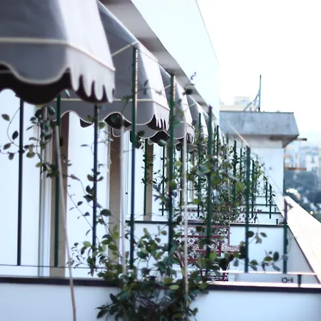 Stelle The Businest 4* Naples