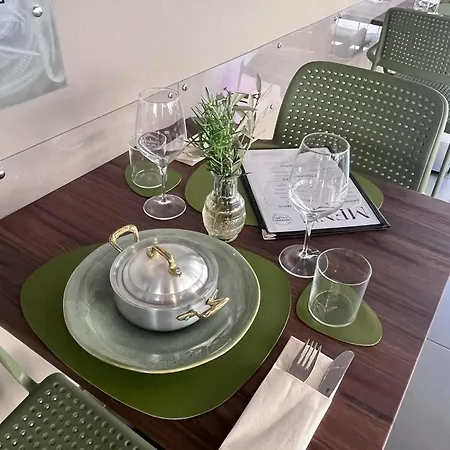 Stelle The Businest Hotel